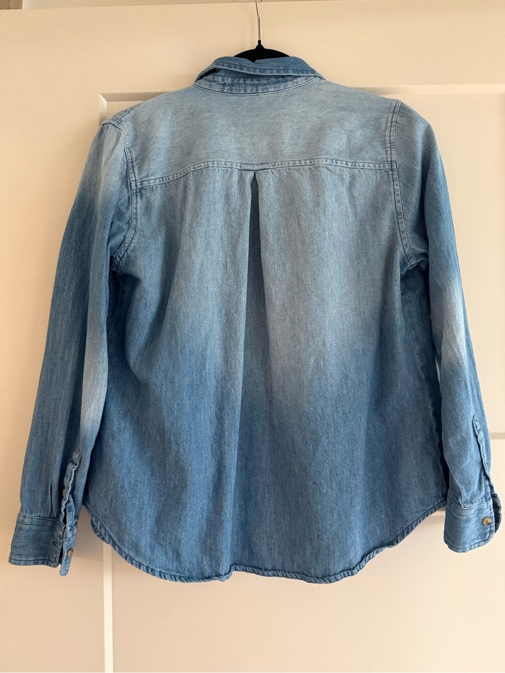 Women’s Old Navy Chambray Classic Shirt Button Down Long Sleeve Small S
